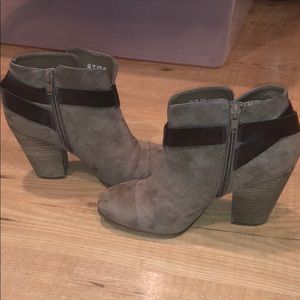 CARLOS SANTANA Taupe/light Brown Booties